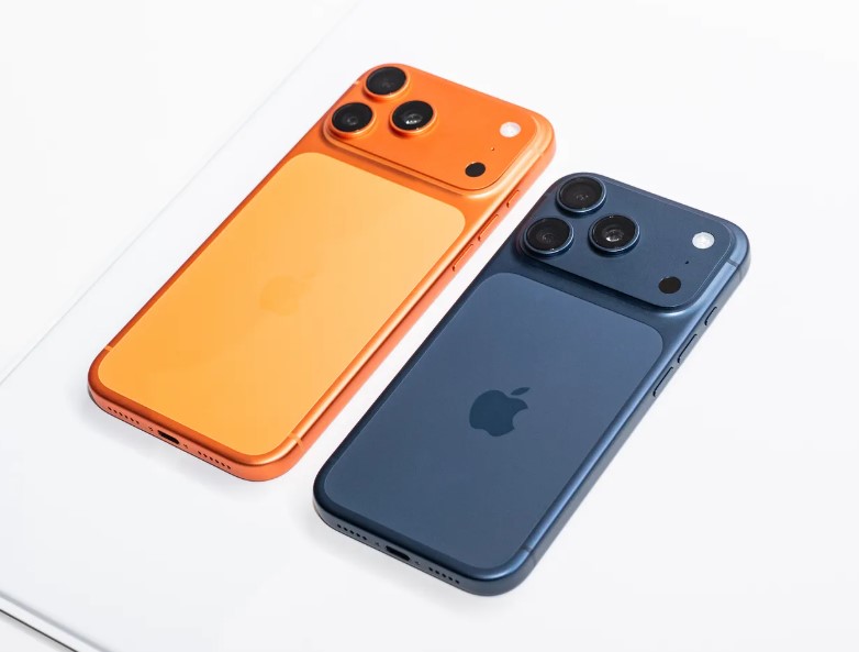iPhone 17 Pro Max (trái) đem lại trải nghiệm đỉnh cao không giới hạn